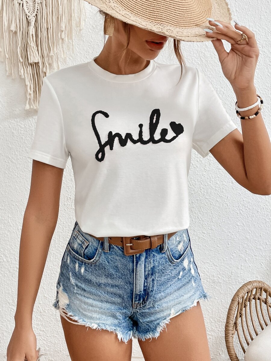 SHEIN Frenchy 字母和愛心刺繡T恤 - 白色 - 查看 1