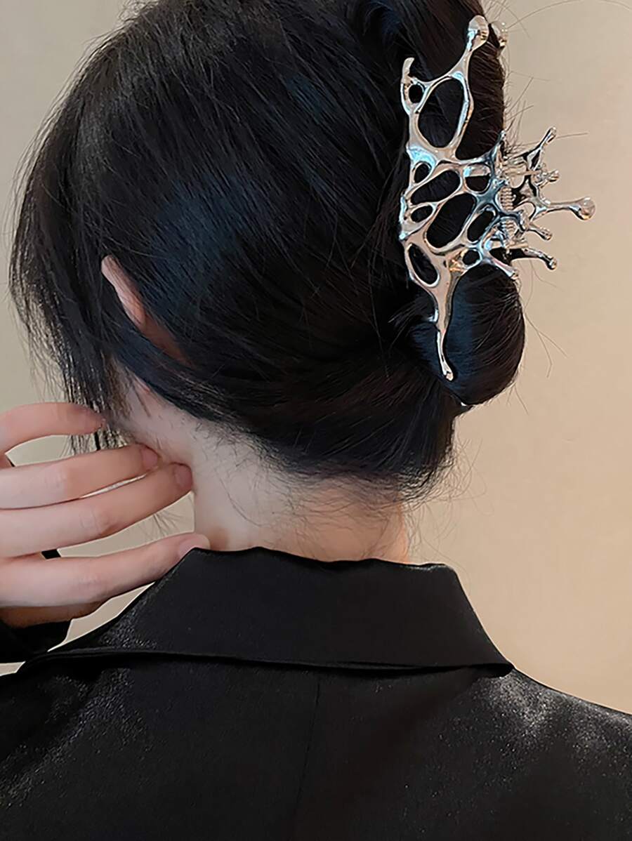 1pc 液态金属未来主义时尚甜美火辣女生首选不对称镂空发爪街