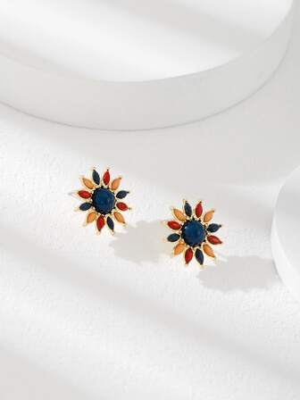 Çiçek Tasarımlı Saplama Küpe