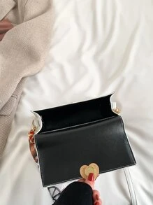 Bolsa cuadrada mini con diseño metal con solapa