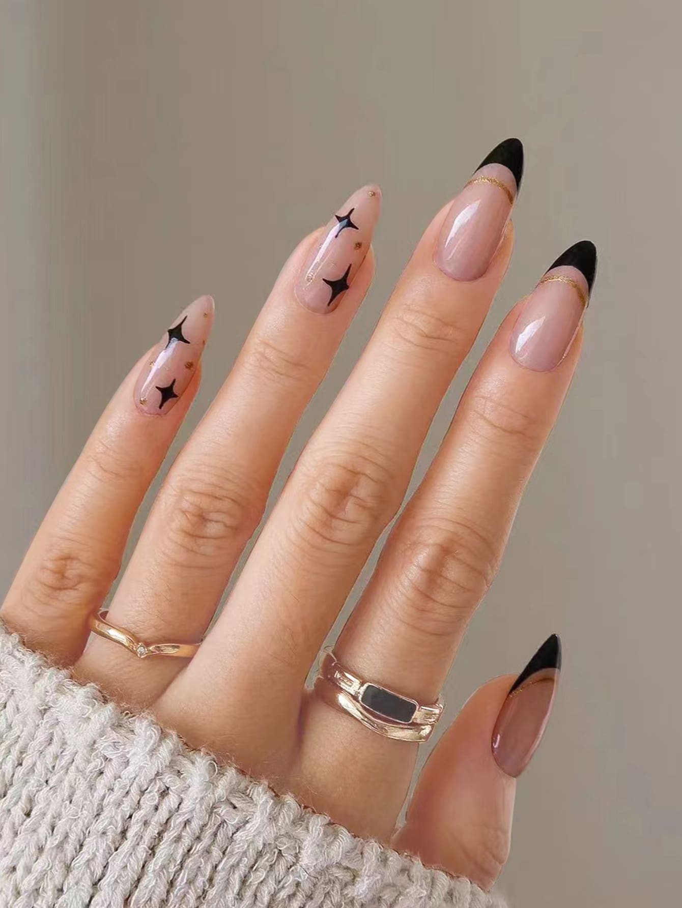 24入組長型杏仁形黑色法式金邊星星圖案美甲假指甲，包含1pc美甲檔和1片膠帶，簡易貼上美甲工具