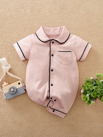 Pijama de una pieza para bebé niña con botones y ribetes contrastantes