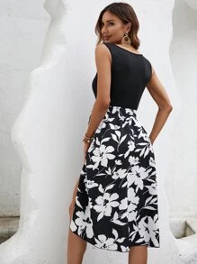 SHEIN VCAY Floral Print Surplice Neck Dress - Black and White - View 2