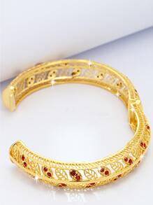 KKCOLA 方晶鋯石裝飾鏤空手鐲