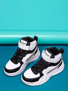 運動板鞋適用於男孩雙色字母貼飾前綁帶高幫運動鞋