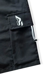 Manfinity LEGND Quần short nam dáng rộng có họa tiết vá lỗi có túi nắp bên hông dây rút eo màu đen trơn Quà tặng bạn trai - màu đen - Xem 4