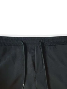 Manfinity LEGND Quần short nam dáng rộng có họa tiết vá lỗi có túi nắp bên hông dây rút eo màu đen trơn Quà tặng bạn trai - màu đen - Xem 5