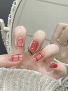 提升你風格帶24入組短方形粉色格紋水鑽假指甲和1入組指甲銼和1張膠帶 - 彩色 - 查看 1