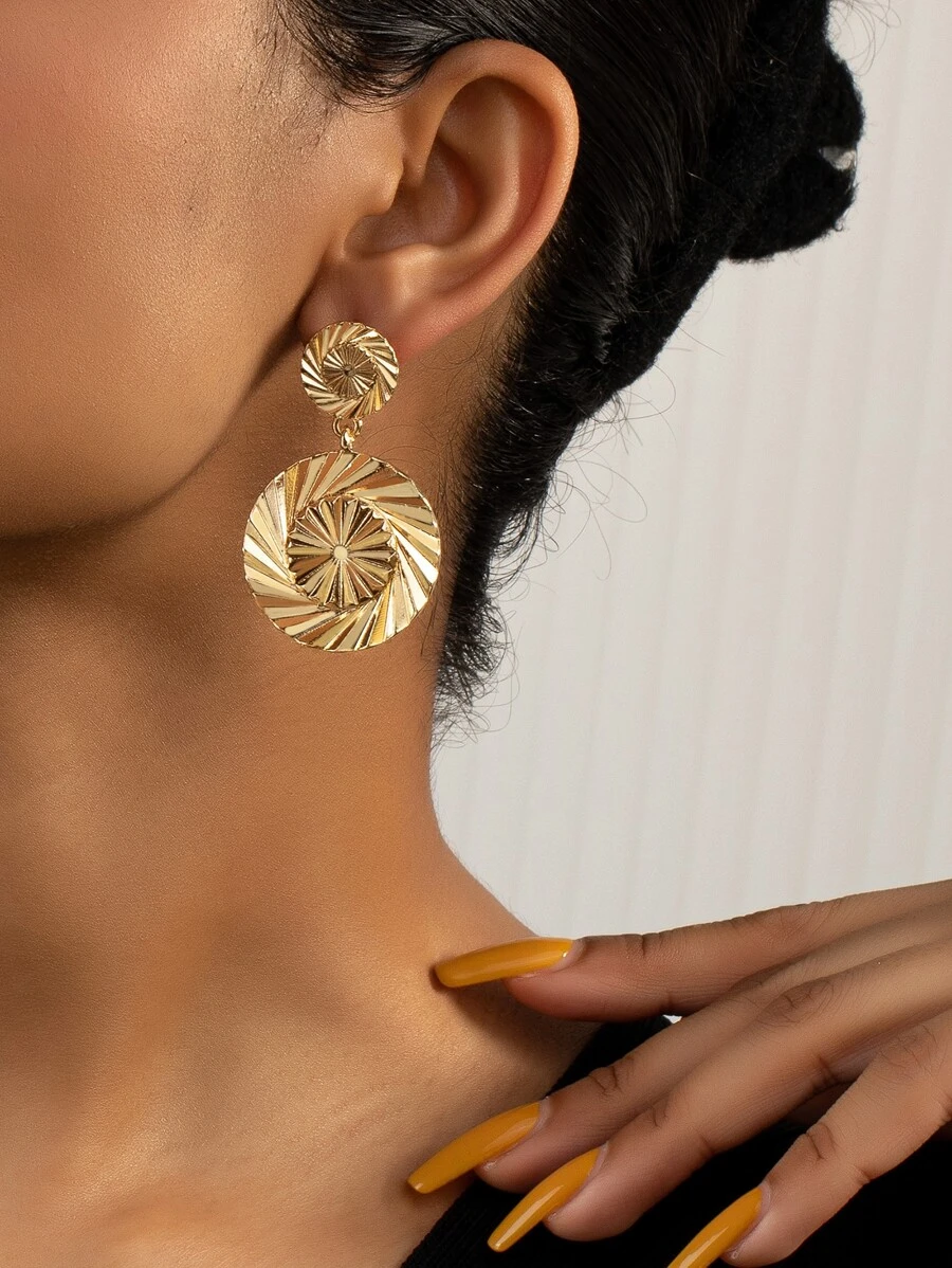 Bông tai thả tròn bằng kim loại có kết cấu - Vàng - Xem 1