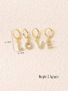 1 Paire De Boucles D'oreilles Pour Femmes En Cuivre De Style Européen Et Américain De Luxe Léger Et Délicat Avec Le Design De 26 Lettres Anglaises Majuscules, Cadeau Pour Une Utilisation Quotidienne