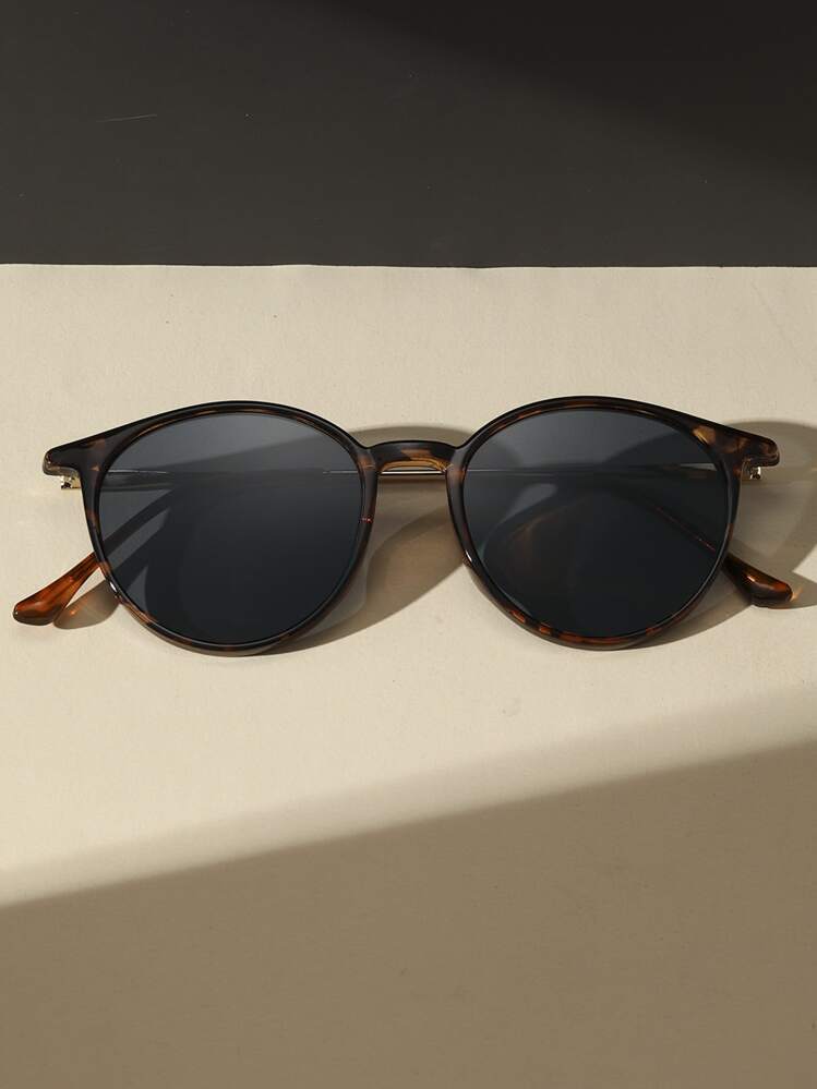 1 par de gafas de sol redondas retro con protección UV para mujeres, ideales para festivales de música, playas y otras ocasiones, adecuadas para combinar con suéteres, vaqueros, pantalones de chándal, sudaderas, chaquetas, vestidos y camisas de manga larga, de moda y versátiles, elegantes y adecuadas para salidas familiares, vacaciones de viaje, vacaciones de playa de verano, actividades al aire talla grande. - Gris - Añade 2