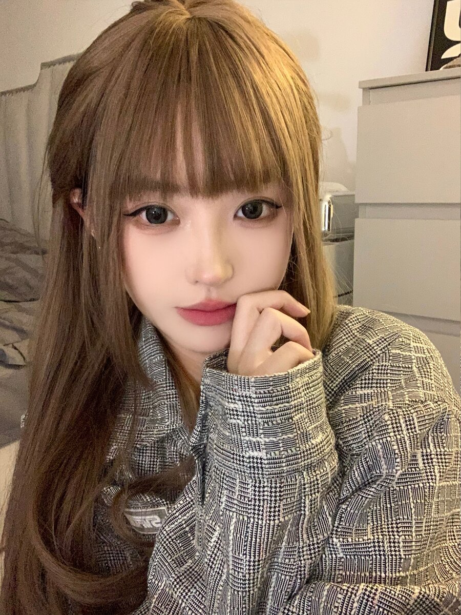 วิกผมปลอม ยาว ตรง มีหน้าม้า - สีน้ำตาล - ดู 1