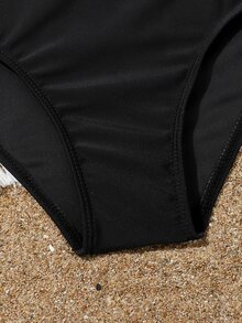 Conjunto de bikini con estampado de dálmata y ribete en contraste con coletero para niña preadolescente, ideal para playa de verano - Blanco y Negro - Ver 5