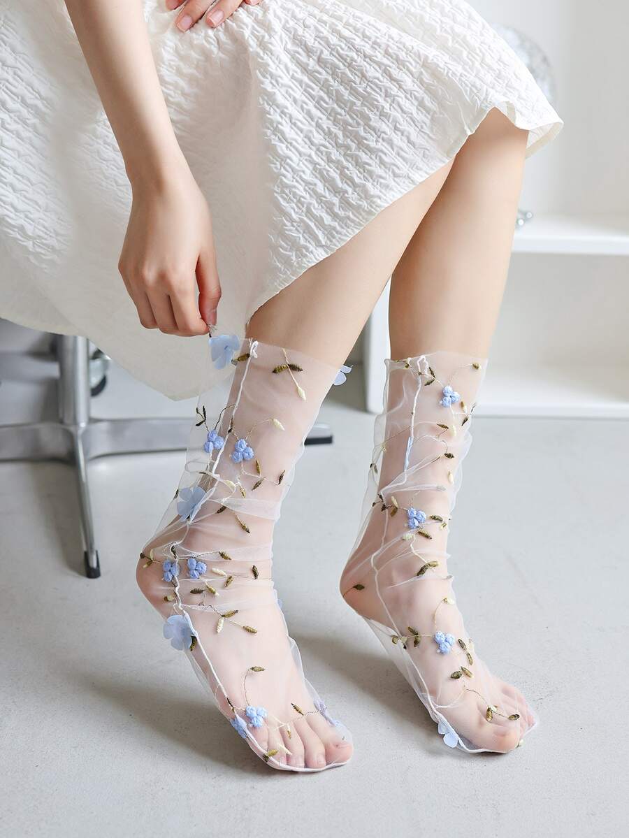 Floral Decor Leaf Embroidered Crew Socks - Multicolor - View 1