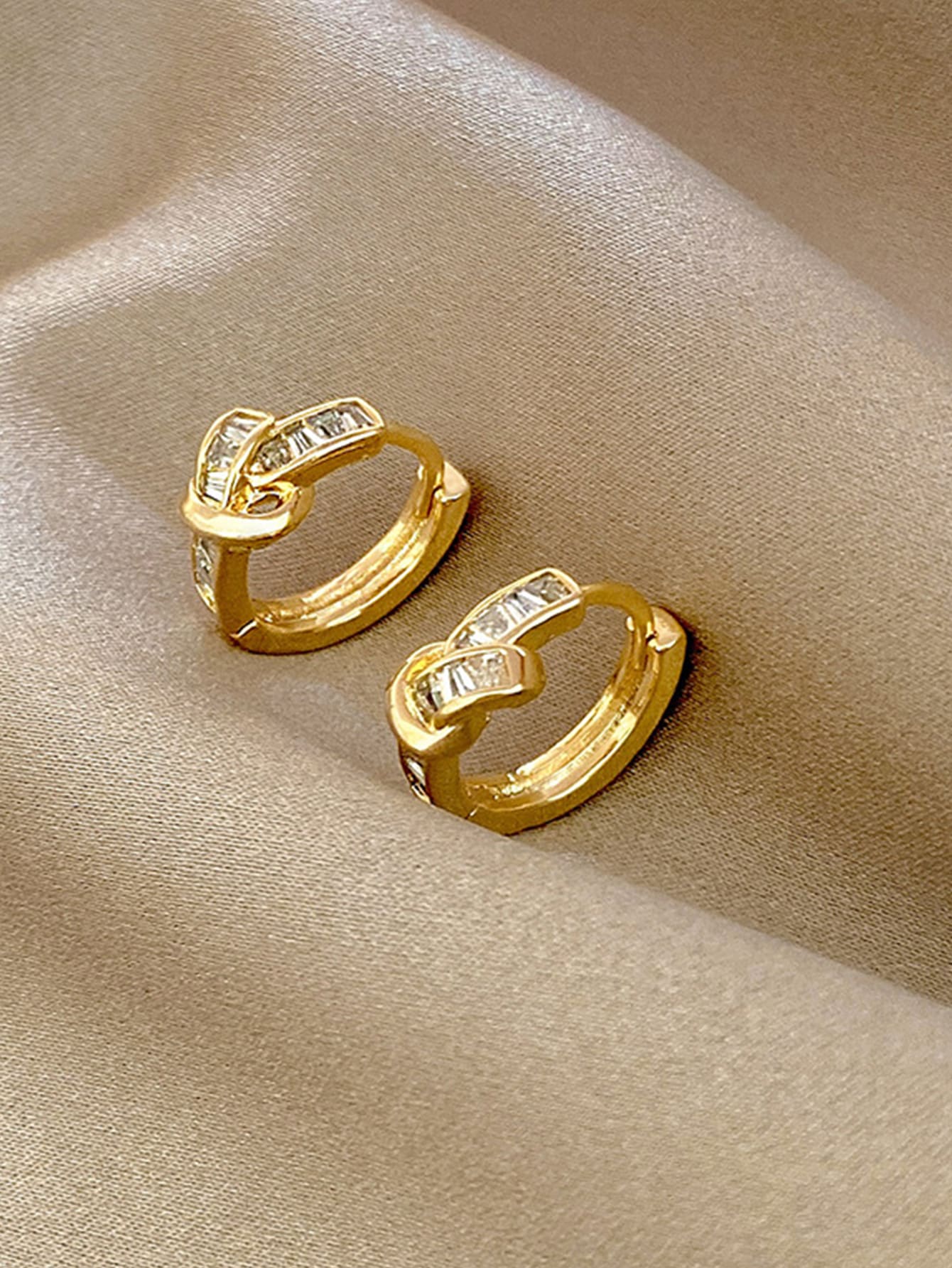 方晶鋯石裝飾圓耳環 - 金黃色 - 查看 1