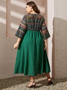 Al Najma Plus Geo Print V Neck Dress - Green - View 2