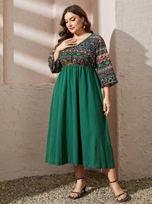 Al Najma Plus Geo Print V Neck Dress - Green - View 5