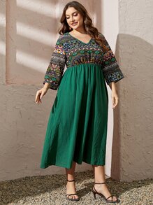 Al Najma Plus Geo Print V Neck Dress - Green - View 7
