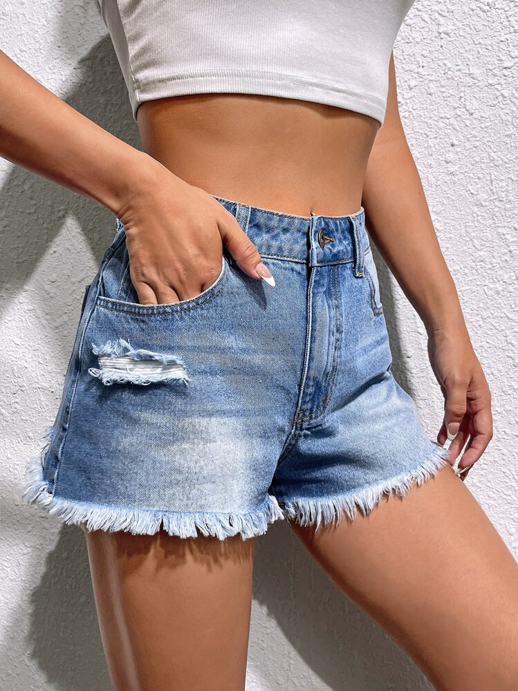 SHEIN EZwear 破洞毛邊牛仔短褲 - 淺色水洗藍 - 查看 3