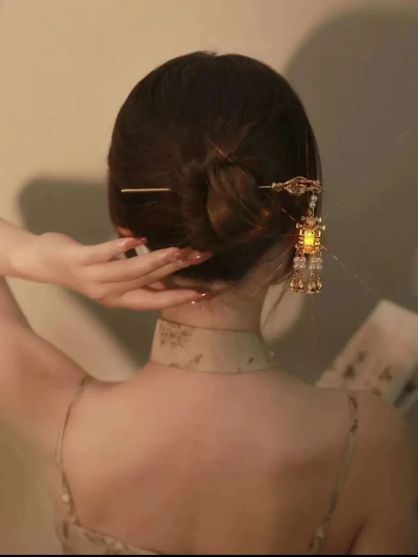 燈籠裝飾髮夾 - 金色 - 查看 1