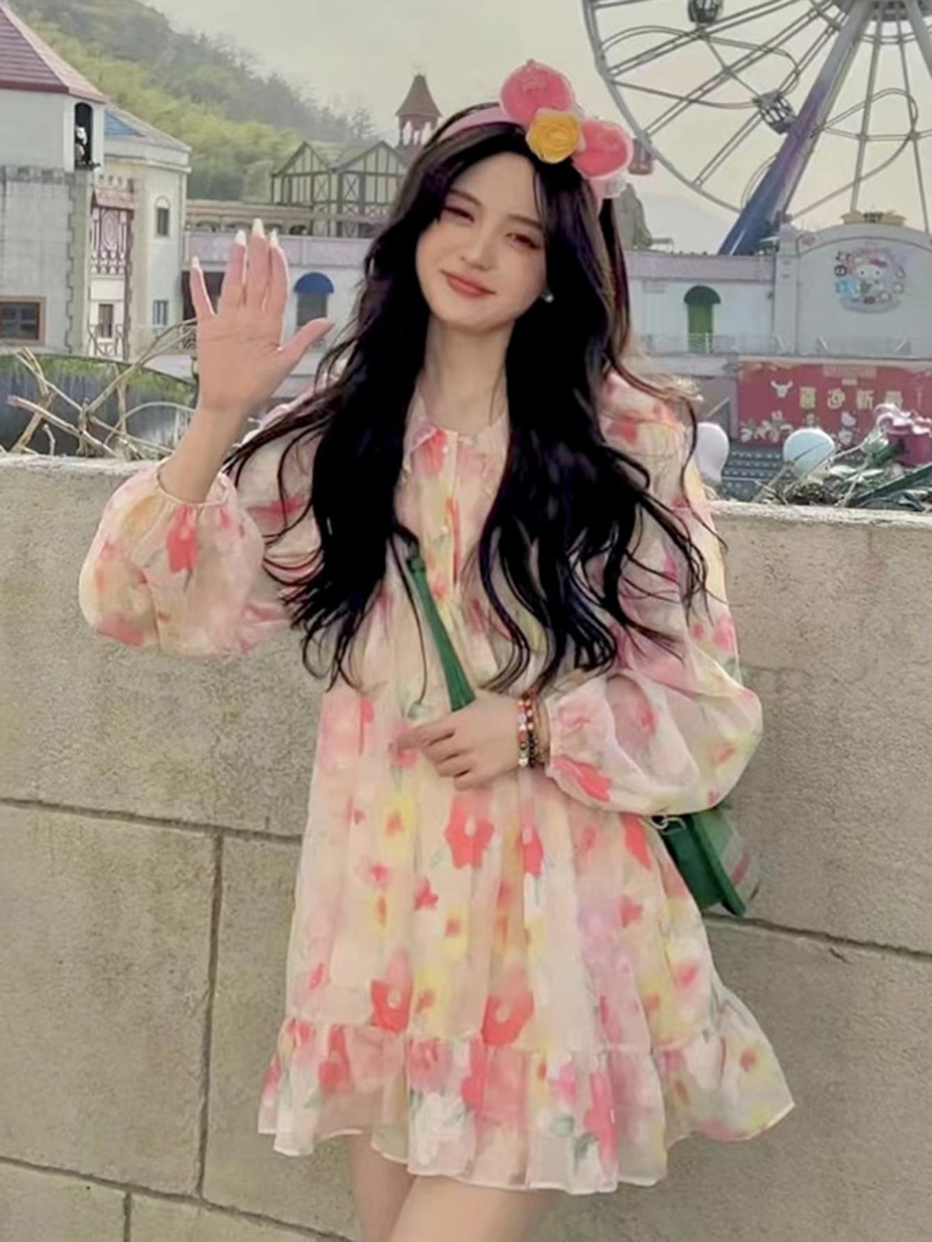 Vestido smock floral bajo con fruncido - Multicolor - Ver 1