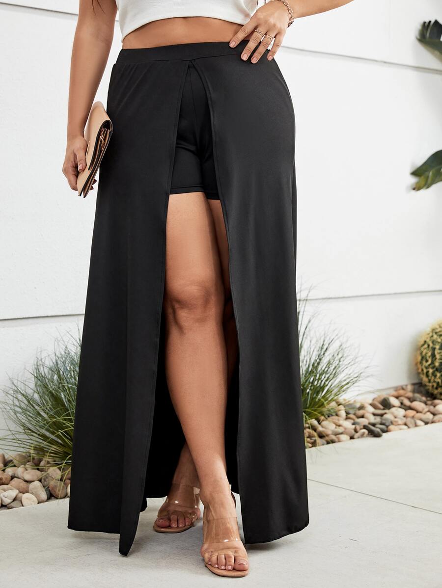 SHEIN LUNE Plus Solid Split Thigh Shorts - Black - View 1