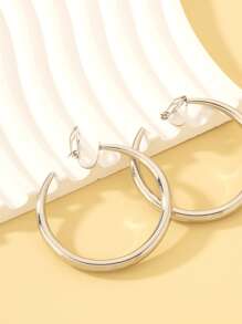 1 Pair Fashionable Simple Metal Round Clip On Earrings (No Pierced Ears Required) - Silver - View 3