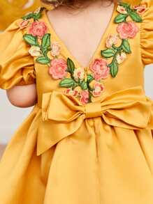 SHEIN 嬰兒女裝花卉刺繡貼片泡泡袖連身裙 - 芥末黃 - 查看 3