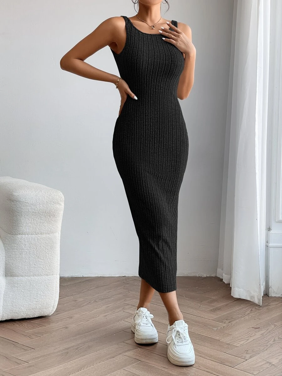 SHEIN PETITE 素色露背背心連衣裙 - 黑色 - 查看 1
