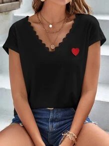 SHEIN Frenchy 女士休闲日常通勤爱心刺绣拼接V领蕾丝边宽松T恤，夏季 - 黑色 - 查看 4