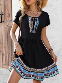 SHEIN VCAY 幾何印花蝙蝠袖娃娃裙 - 黑色 - 查看 1