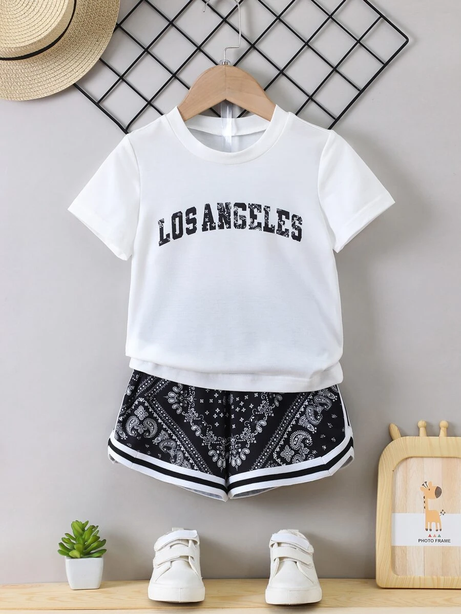 SHEIN 小男童字母圖案T恤和條紋圖案佩斯利印花短褲