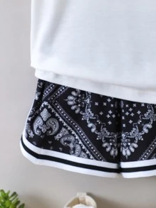 SHEIN 小男童字母圖案T恤和條紋圖案佩斯利印花短褲