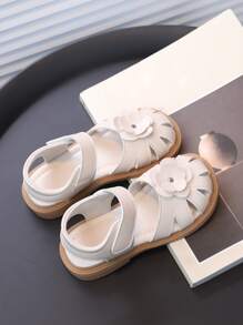 女孩花朵裝飾鏤空平底時尚白色踝帶涼鞋