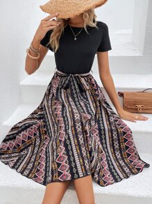 SHEIN VCAY 幾何印花繫腰帶連衣裙 - 彩色 - 查看 1