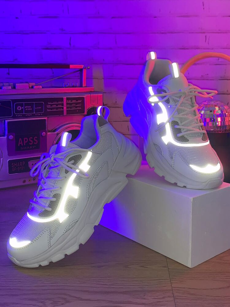 Comfortable Breathable White Casual Luminous Shoes For Men, Suitable For Holiday, Party, Outdoor, Vacation, Gift, Festival (For Wide Feet, Please Order One Size Up)