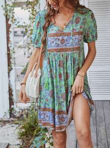 SHEIN LUNE Vestido smock con estampado floral de cuello con cordón bajo con fruncido - Verde - Ver 1