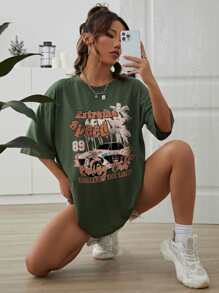 SHEIN EZwear Camiseta de hombros caídos con estampado de coche y slogan - Verde militar - Ver 1