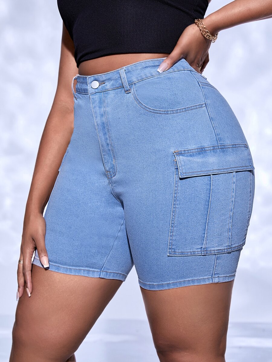 SHEIN SXY 大碼側翻蓋口袋工裝牛仔短褲 - 淺色水洗藍 - 查看 1