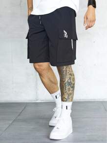 Manfinity LEGND Quần short nam dáng rộng có họa tiết vá lỗi có túi nắp bên hông dây rút eo màu đen trơn Quà tặng bạn trai - màu đen - Xem 6