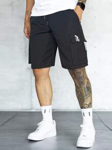 Manfinity LEGND Quần short nam dáng rộng có họa tiết vá lỗi có túi nắp bên hông dây rút eo màu đen trơn Quà tặng bạn trai - màu đen - Xem 7