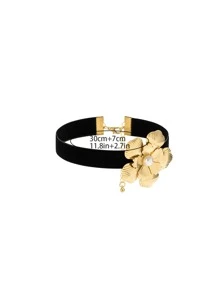 假珍珠與花卉裝飾頸圈