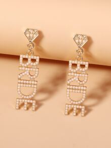 Pendientes largos con perla artificial con letra - Multicolor - Ver 1