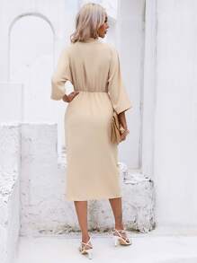 Aveloria Kleid mit Rüschen vorne, Fledermausärmeln