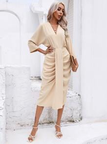 Aveloria Kleid mit Rüschen vorne, Fledermausärmeln