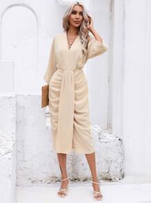Aveloria Kleid mit Rüschen vorne, Fledermausärmeln