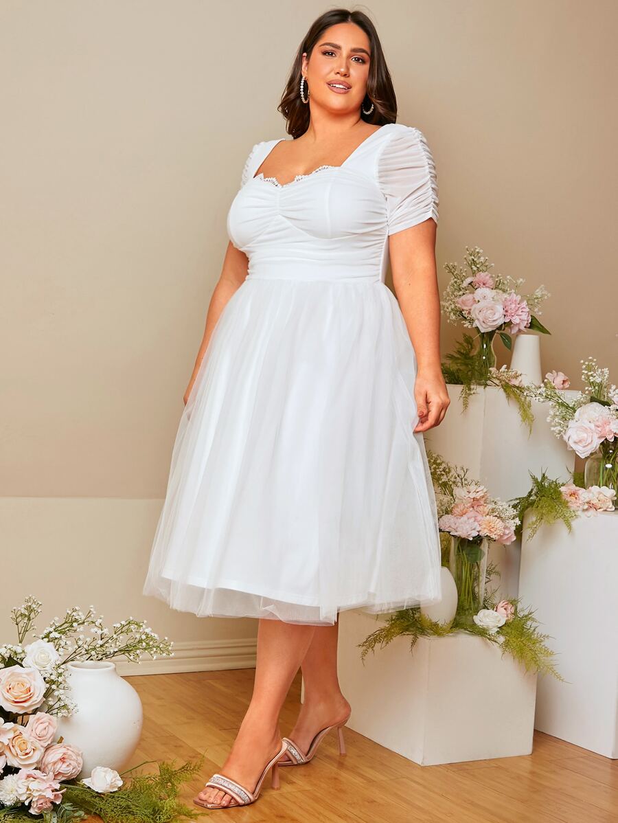 SHEIN Belle Plus 1pc Ruched Sweetheart Neck Ruched Bust Mesh Overlay Wedding Dress - White - View 1
