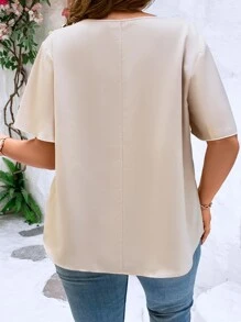 SHEIN Clasi Blusa sencilla, elegante y casual con cuello asimétrico, hombros y botón decorativo de hongo dorado en talla grande