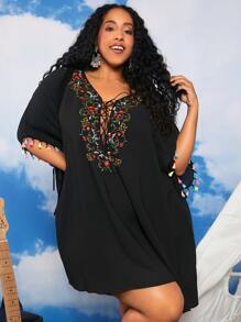 SHEIN CURVE+ 大碼花卉刺繡流蘇邊蝙蝠袖連衣裙 - 黑色 - 查看 2