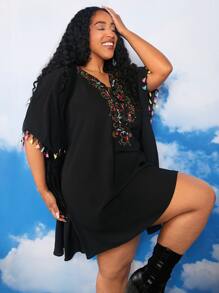 SHEIN CURVE+ 大碼花卉刺繡流蘇邊蝙蝠袖連衣裙 - 黑色 - 查看 4